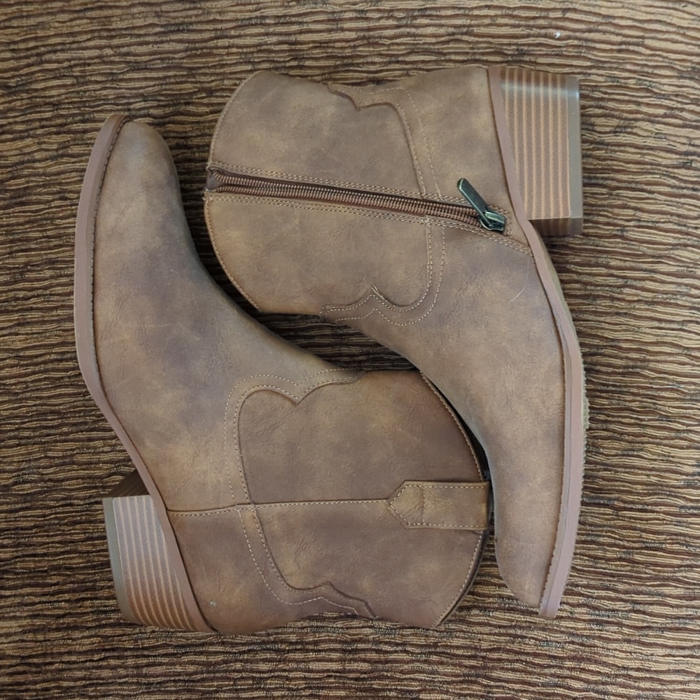 Boots size 9